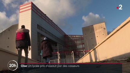 Oise : un lycée pris d'assaut par des casseurs