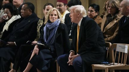 La Première dame des États-Unis, Jill Biden et le président élu des États-Unis, Donald Trump, à la réouverture de la cathédrale Notre-Dame dans le centre de Paris, le 7 décembre 2024. (THIBAULT CAMUS / POOL / AFP)