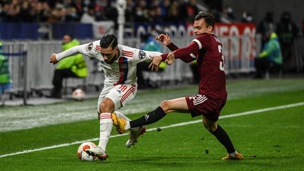 L'Olympique Lyonnais est déjà qualifié pour les huitièmes de finale de la Ligue Europa. (OLIVIER CHASSIGNOLE / AFP)