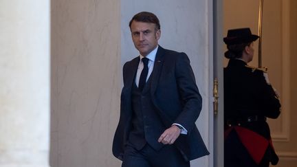 Emmanuel Macron après la réunion hebdomadaire du cabinet à l'Elysée à Paris, le 11 décembre 2024. (CHRISTOPHE PETIT TESSON / MAXPPP)