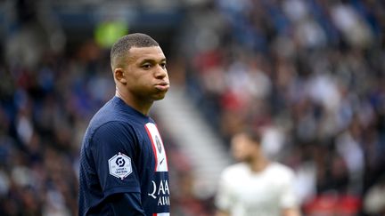 Kylian Mbappé face à Lorient, le 30 avril 2023. (FRANCK FIFE / AFP)