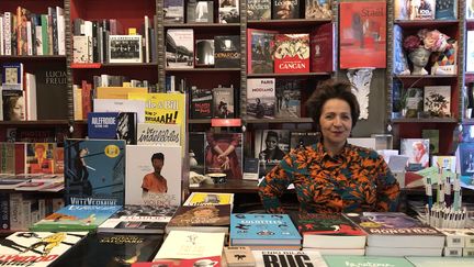 Marie-Rose Guarnieri, gérante de la librairie des Abbesses et fondatrice de la Fête de la librairie indépendante.&nbsp; (Manon Botticelli / Franceinfo Culture)