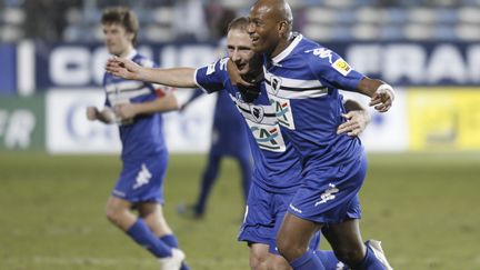 La joie des joueurs bastiais (L2) qui ont sorti les Sochaliens (L1) de la Coupe de France 4-1 &agrave; Bastia, le 7 janvier 2012.  (GERARD BALDOCCHI / MAXPPP)