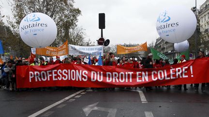 Des professionnels du droit manifestent &agrave; Paris, le 10 d&eacute;cembre 2014, contre le projet de loi Macron. (PATRICE PIERROT / CITIZENSIDE.COM / AFP)