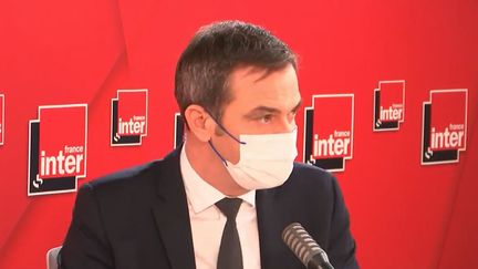 Le ministre de la Santé Olivier Véran sur France Inter, le&nbsp;18 décembre 2021. (CAPTURE ECRAN TWITTER)