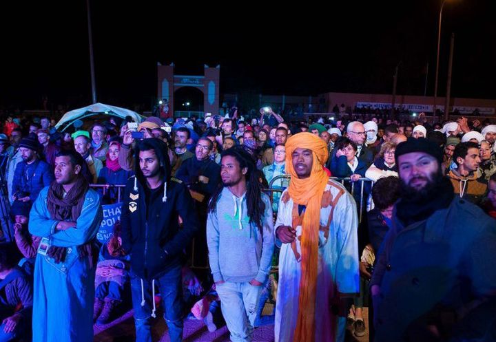 Tinariwen est le premier groupe à avoir introduit le rock, le blues ou le reggae dans la musique touarègue  (Jalal Morchidi / ANADOLU AGENCY/AFP)