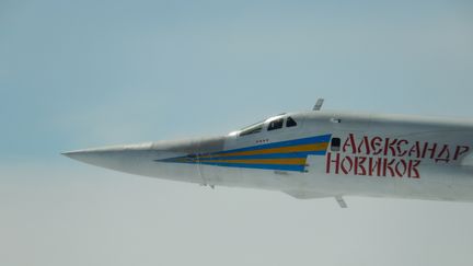 L'Armée de l'air française a diffusé cette photo d'un&nbsp;Tu-160 Blackjack, mardi 4 octobre 2016, prise lors d'une mission d'interception de deux appareils au large de la Bretagne, le 22 septembre. (HO / FRENCH AIR FORCE / AFP)