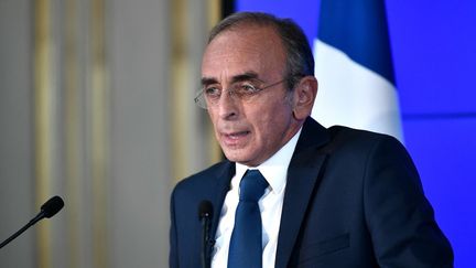 Eric Zemmour, le candidat du parti Reconquête ! à la présidentielle, lors d'une conférence de presse à Paris après le résultat du second tour, le 24 avril 2022. (STEPHANE DE SAKUTIN / AFP)