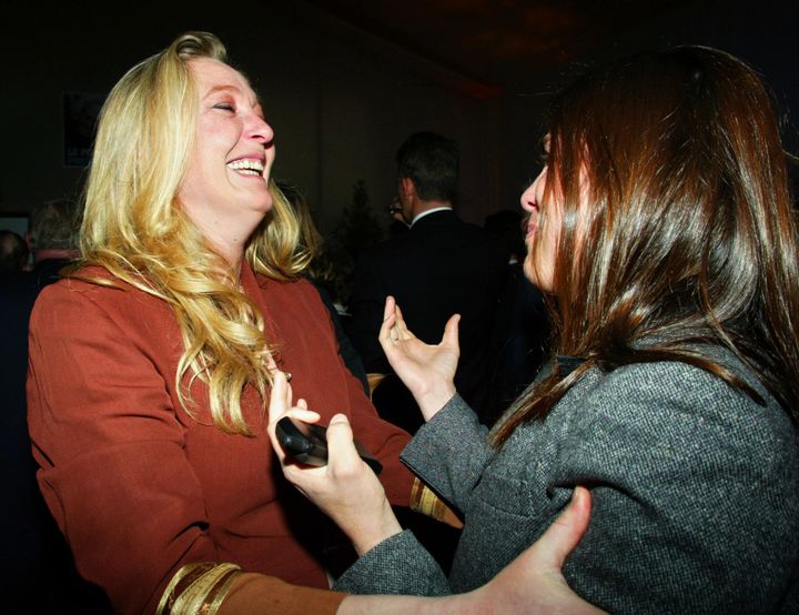 Marine Le Pen laisse éclater sa joie à l'annonce des résultats du premier tour de l'élection présidentielle, le 21 avril 2002, à Saint-Cloud. (PIERRE VERDY / AFP)