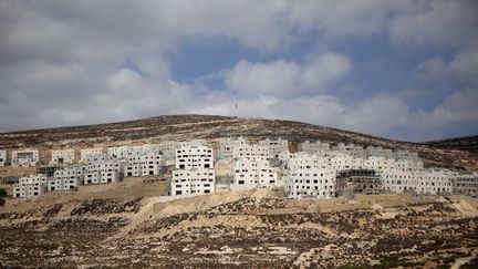 Le&nbsp;Premier ministre israélien n'aurait pas informé les Etats-Unis avant l'annonce de la construction de nouveaux logements en Cisjordanie, 5 000 au total depuis l'investiture de Donald Trump. (MENAHEM KAHANA / AFP)