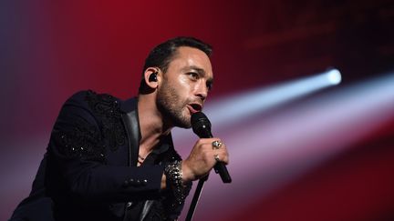 Le chanteur Jean-Baptiste Guégan, en 2019 au Zénith d'Orléans. (GUILLAUME SOUVANT / AFP)