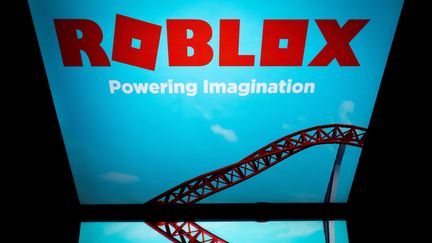 Le jeu "Roblox" sur une tablette à Paris le 1er février 2019. (LIONEL BONAVENTURE / AFP)