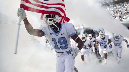 Entr&eacute;e dans le stade Kenan de l'&eacute;quipe de football am&eacute;ricain de Caroline du Nord avant leur match face &agrave; Virginia Tech &agrave; Chapel Hill (Caroline du Nord), le 6 octobre 2012. (ROBERT WILLETT / AP / SIPA)