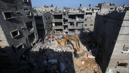 Un immeuble a &eacute;t&eacute; d&eacute;truit dans un raid a&eacute;rien isra&eacute;lien, &agrave; Gaza, le 21 ao&ucirc;t 2014. (SAID KHATIB / AFP)