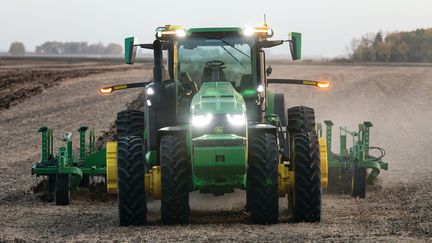 Le tracteur autonome présenté par John Deere au CES 2022 à Las Vegas. (JOHN DEERE / BILL KRZYZANOWSKI)