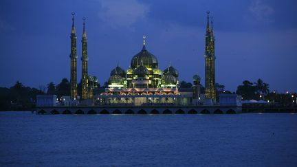 La mosquée de&nbsp;Kuala Terengganu, capitale de l'Etat où les deux femmes ont été jugées, le 9 février 2008. (TIM CHONG / REUTERS)