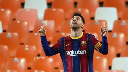 Lionel Messi sous le maillot du FC Barcelone, au stade Mestalla de Valence, le 2 mai 2021. (JOSE JORDAN / AFP)