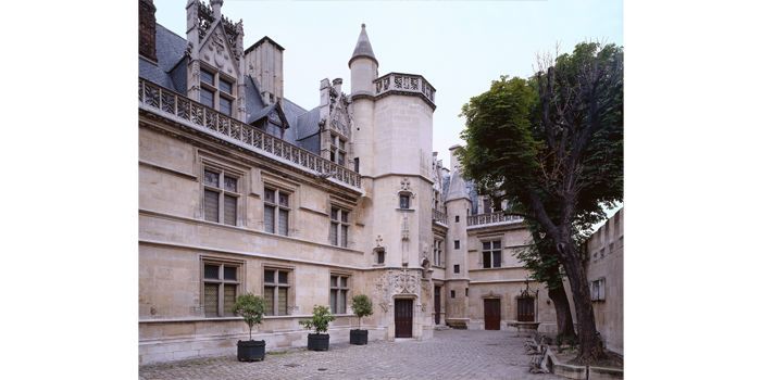 Hôtel de Cluny, façade sur cour. Construction 1471-1500 / Restauration en 1843-1856
 (Caroline Rose)