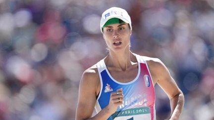 JO 2024 : la Française Elodie Clouvel remporte la médaille d'argent en pentathlon moderne, la 63e pour la France