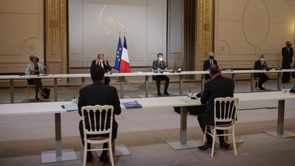 Emmanuel Macron réunit les partenaires sociaux en sommet social à l'Elysée, le 6 juillet 2021. (YOAN VALAT / POOL)