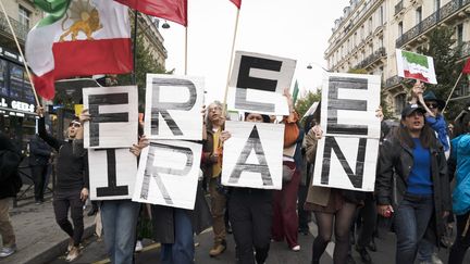 Une manifestation de soutien au peuple iranien, à Paris, le 2 octobre 2022.&nbsp; (FIORA GARENZI / HANS LUCAS / AFP)