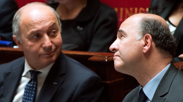 Le ministre des Affaires &eacute;trang&egrave;res, Laurent Fabius (G), et celui de l'Economie, Pierre Moscovici, le 4 juin 2013, &agrave; l'Assembl&eacute;e nationale.&nbsp; (BERTRAND LANGLOIS / AFP)