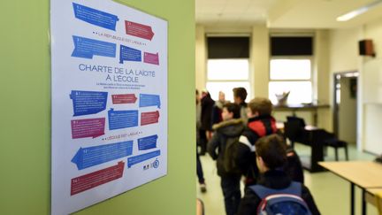 Une charte de la laïcité à l'entrée d'une salle de classe à Strasbourg, le 29 mars 2017. (ALEXANDRE MARCHI / MAXPPP)