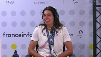 Angèle Hug, médaillée d'argent du kayak-cross, aux Jeux olympiques de Paris sur franceinfo le 5 août 2024. (FRANCEINFO / RADIO FRANCE)