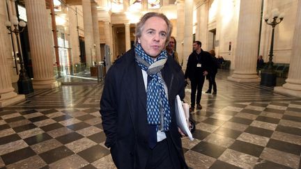 Hervé Gattegno,&nbsp;directeur de la rédaction du "Journal du Dimanche" et de "Paris Match", le 3 novembre 2015, au Palais de justice de Bordeaux (Gironde). (MEHDI FEDOUACH / AFP)