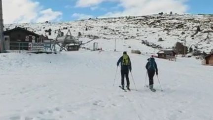 Grâce aux chutes de neige précoces, la station de ski attend près de 4 000 visiteurs dès le week-end prochain. (FRANCE 2)