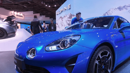 Le succès de l’Alpine A110 fait la fierté de Dieppe, en Seine-Maritime. Ce modèle 100 % made in France marche du tonnerre. Il s'en est vendu quatre fois plus que sa concurrente allemande de chez Porsche en 2022. (FRANCE 2)