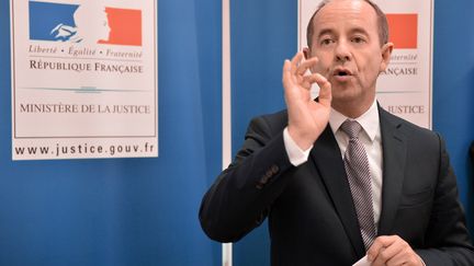 Jean-Jacques Urvoas veut "brouiller les téléphones" en prison