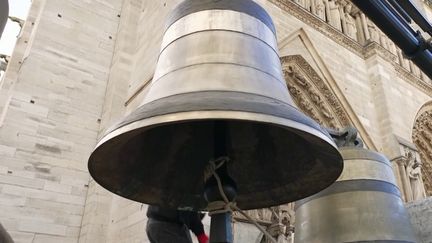 Les cloches de Notre-Dame sont fin prêtes à rejoindre le beffroi nord de la cathédrale, restauré après l'incendie du 15 avril 2019. Un moment d'émotion pour le public, qui a pu les admirer jeudi 12 septembre.