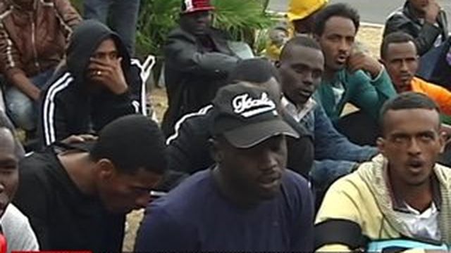 Des migrants bloqués à la frontière de Menton