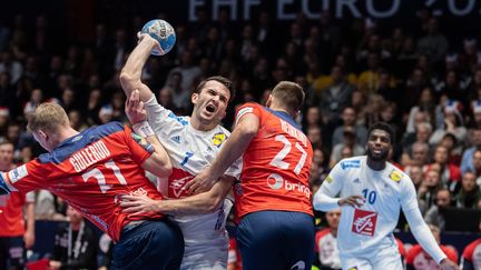 Romain Lagarde lors du match entre la France et la Norvège pour l'Euro de handball, le 12 janvier 2020. (ROBERT MICHAEL / DPA-ZENTRALBILD / AFP)