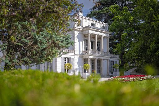 En 1860, le père du peintre Gustave Caillebotte acquiert cette résidence de campagne, à Yerres. Construite au XIXe siècle, la Propriété comprend un parc doté d'une Orangerie au style néo-classique, une Ferme ornée transformée en centre d’art et d’expositions.&nbsp; (PROPRIETE CAILLEBOTTE)