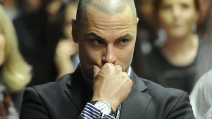 Carl Pistorius au tribunal de Pretoria&nbsp;(Afrique du Sud) lors de la comparution de son fr&egrave;re pour le meurtre de sa petite amie, le 19 f&eacute;vrier 2013 (REX / SIPA)