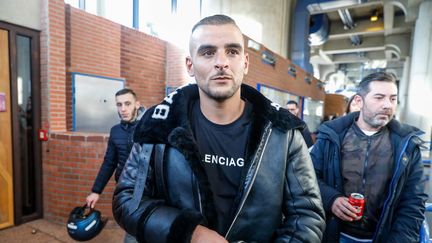 Le rappeur Fianso au palais de justice de Bobigny (Seine-Saint-Denis). (VINCENT LESAGE / MAXPPP)