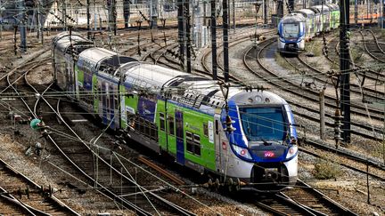 Un TER photographié le 26 février 2018, à Lille. (PHILIPPE HUGUEN / AFP)