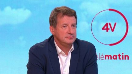 Yannick Jadot, sénateur Europe Écologie-Les Verts (EELV) de Paris, était l'invité des "4 Vérités" sur France 2, mardi 26 septembre. (France 2)