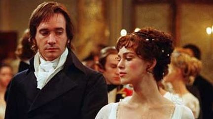 Matthew Mac Fadyen (Darcy) et Keira Knightley (Elizabeth) dans "Orgueil et Préjugés" de Joe Wright (2005).
 (Mars Distribution)