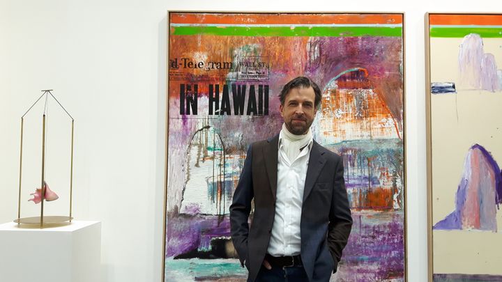 Alain Servais, collectionneur, à la Fiac, le 16 octobre. (ANNE CHEPEAU / RADIO FRANCE)