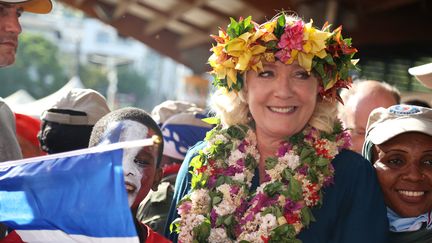 Marine le Pen (Rassemblement national), en déplacement à Mamoudzou, à Mayotte, le 18 décembre 2021. (ALI AL-DAHER / AFP)