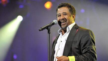 Le chanteur de ra&iuml; Cheb Khaled lors du festival Rythmes du monde &agrave; Rabat (Maroc), le 22 mai 2012. (FADEL SENNA / AFP)