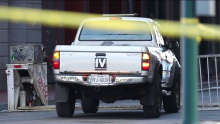 Après l’attaque à la voiture bélier qui a fait au moins 15 morts, dont l'assaillant, à La Nouvelle-Orléans, mercredi 1er janvier, des interrogations émergent. Très rapidement, des failles sont apparues dans le dispositif de sécurité. (France 2)