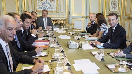 Les huits principaux leaders syndicaux et patronaux ont été reçus mardi 17 juillet par Emmanuel Macron à l'Élysée.&nbsp; (JEAN-FRANCOIS BADIAS / POOL / AP POOL)