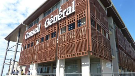 Le Conseil Général à Mamoudzou sur Grande-Terre, la plus grande île de Mayotte, située dans l'archipel des Comores. (AFP PHOTO / SOPHIE LAUTIE)