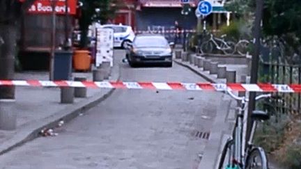 Capture d'écran d'une vidéo montrant une voiture découverte à Paris avec des bonbonnes de gaz à bord, le 4 septembre 2016. (CITIZENSIDE)