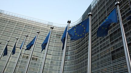 &nbsp; (La Commission européenne adresse un nouvel avertissement budgétaire à la France © MAXPPP)