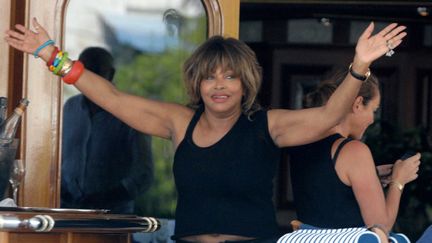 A 72 ans, Tina Turner profite de l'&eacute;t&eacute; sur un somptueux yacht dans le port de Dubrovnik (Croatie). (CROPIX / SIPA)